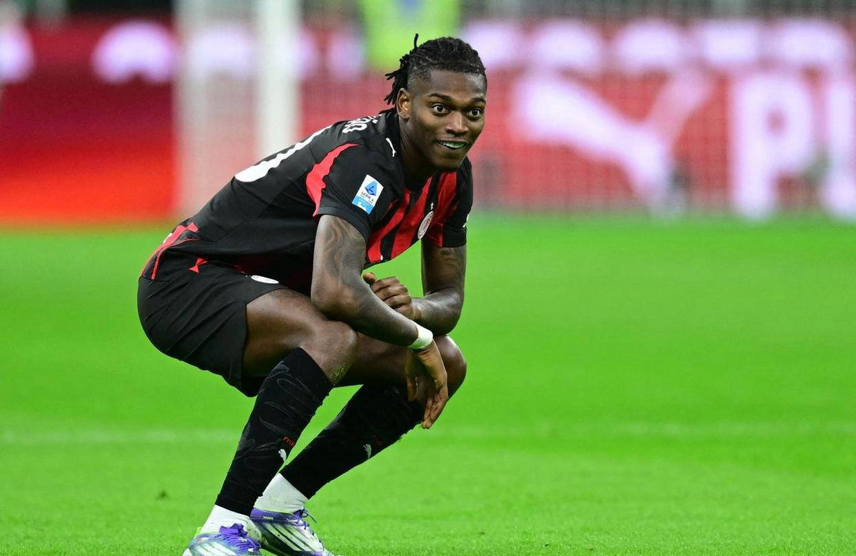 意甲大冷门!AC米兰主场遭倒数第一比萨队阻击,莫德里奇发威无缘胜利